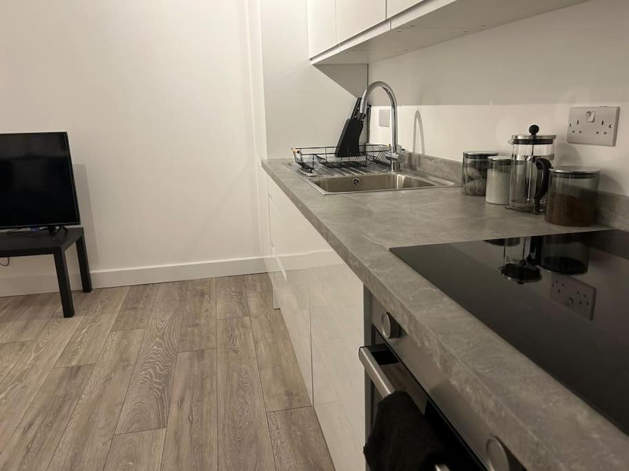 1 Bed High Quality Modern Flat Lägenhet Edgware Exteriör bild